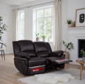 Sofa 2-osobowa skórzana Alabama w kolorze ciemny brąz z rozłożoną funkcją relax na tle eleganckiego salonu.