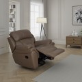 Fotel skórzany bujano-obrotowy Boston z funkcją relaks w kolorze mocca (9922) na tle eleganckiego salonu