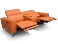 Nowoczesna sofa wypoczynkowa Milano ze skórzaną tapicerką, funkcją relax oraz komfortową regulacją dla wymagających użytkowników.