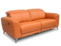 Nowoczesna skórzana sofa Milano z elektryczną regulacją relaksu, eleganckimi detalami i wyjątkową wygodą użytkowania.